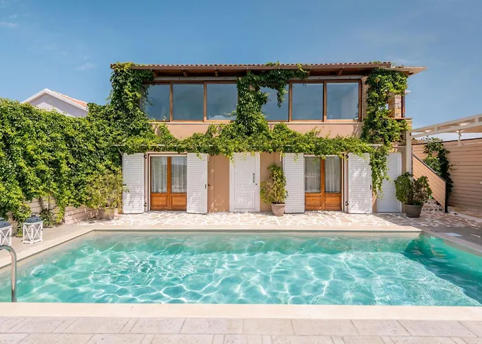Tramonto With Private Heated Pool, By Zantewize Volímai