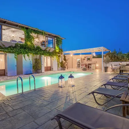 Villa Tramonto With Private Heated Pool, By Zantewize *