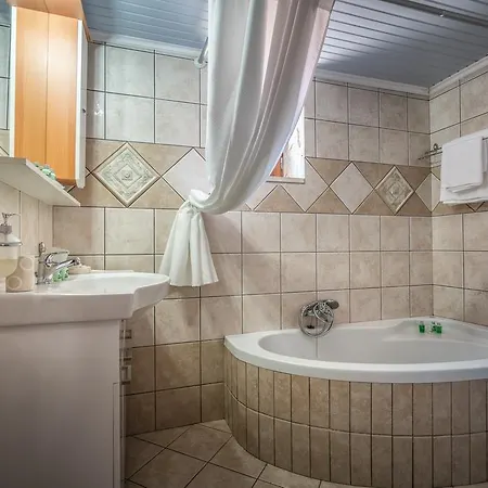 Tramonto With Private Heated Pool, By Zantewize *