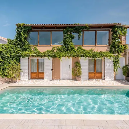 Tramonto With Private Heated Pool, By Zantewize Volímai