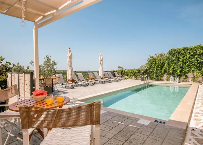 Villa Tramonto With Private Heated Pool, By Zantewize *