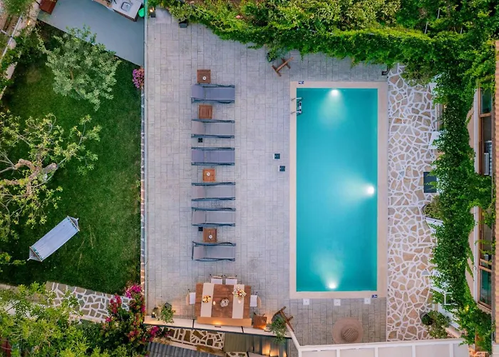 Villa Tramonto With Private Heated Pool, By Zantewize Volímai