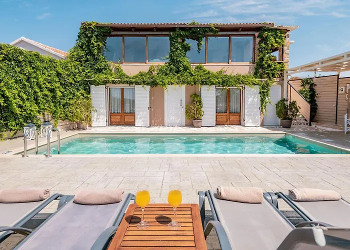 Tramonto With Private Heated Pool, By Zantewize *