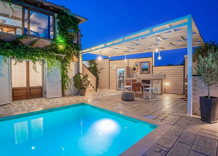 Tramonto With Private Heated Pool, By Zantewize *