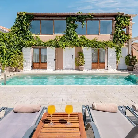Tramonto With Private Heated Pool, By Zantewize *